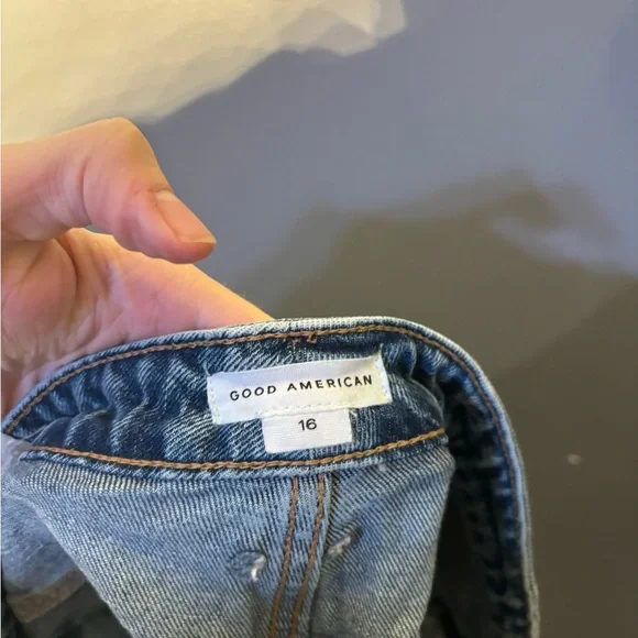 Good American Good Girlfriend Short in Indigo109 Women’s Size 16 - Picture 4 of 5